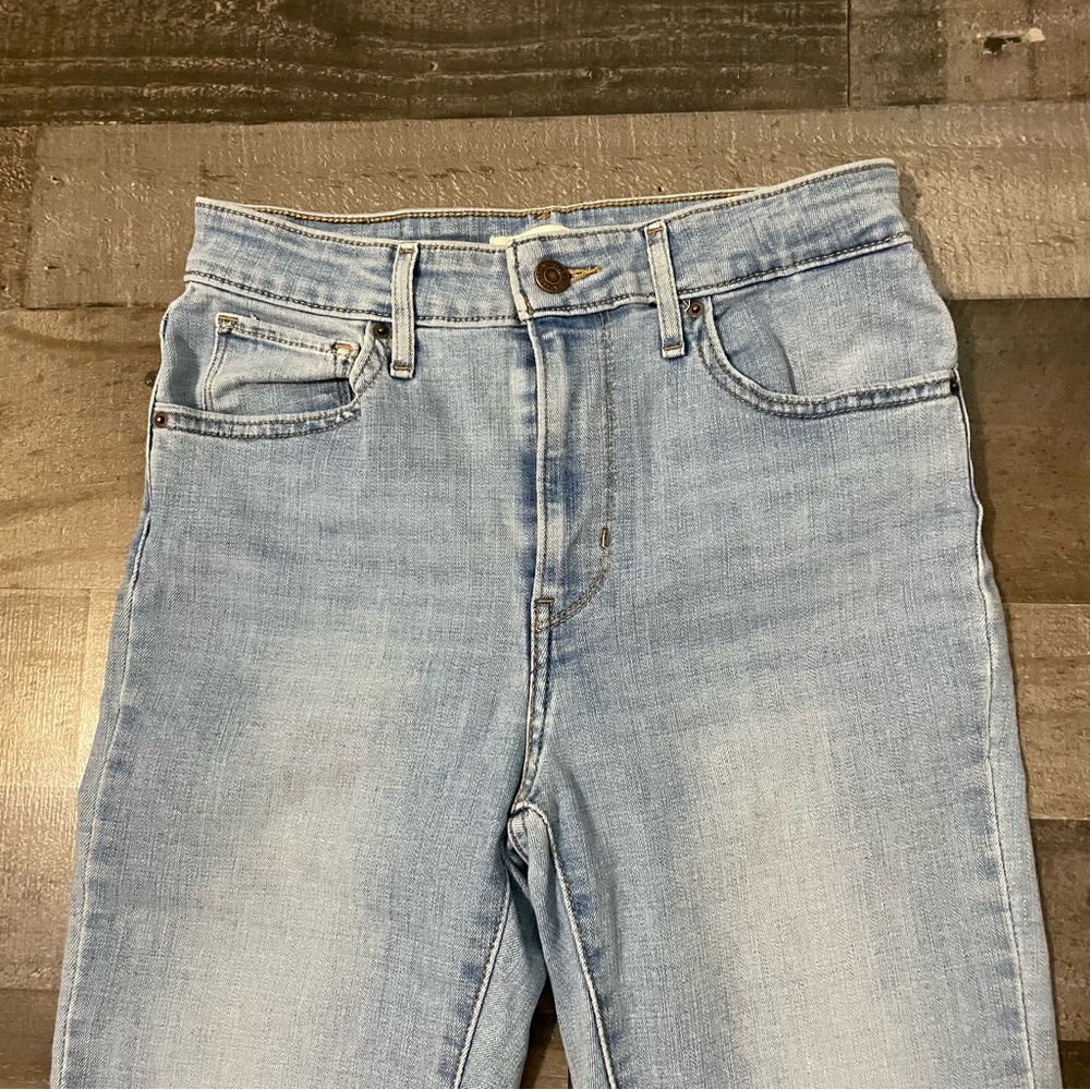 Levi’s 721 High Rise Skinny Jeans Raw Hem Cropped Women’s Size 29 Light Blue - Picture 3 of 10